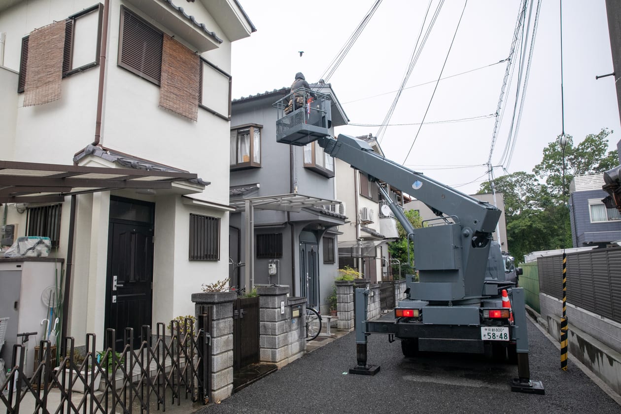 高所作業車を使う施工現場